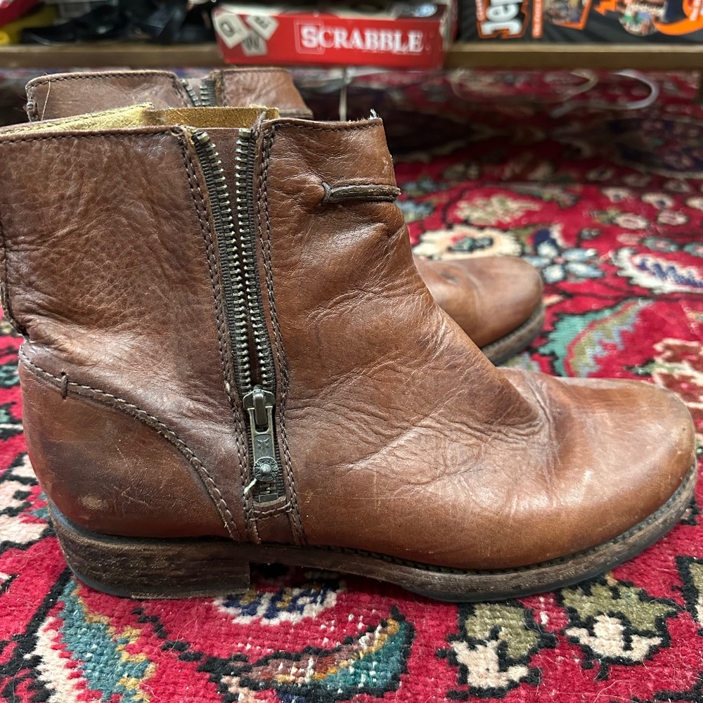 frye veronica seam short boots - size 10